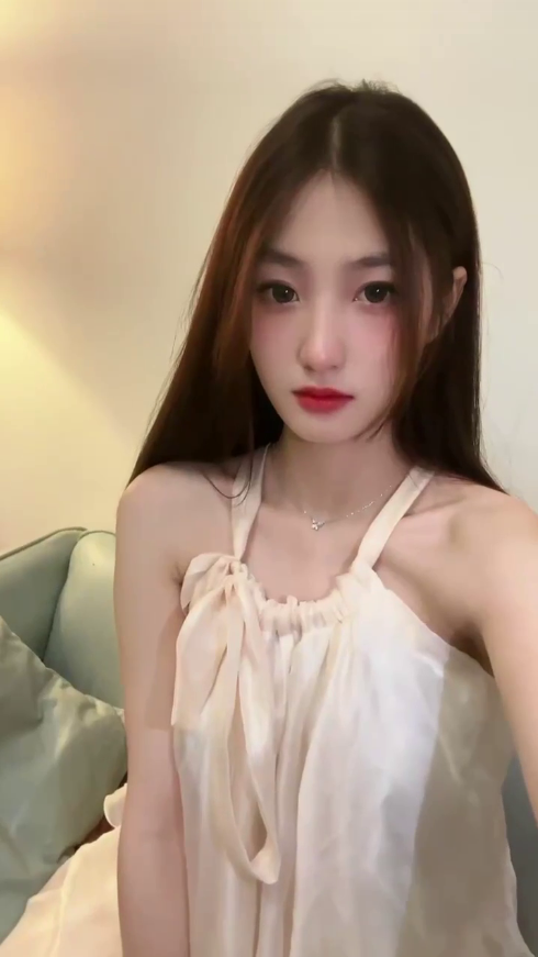 潍坊小幼女艹的淫水喷一床