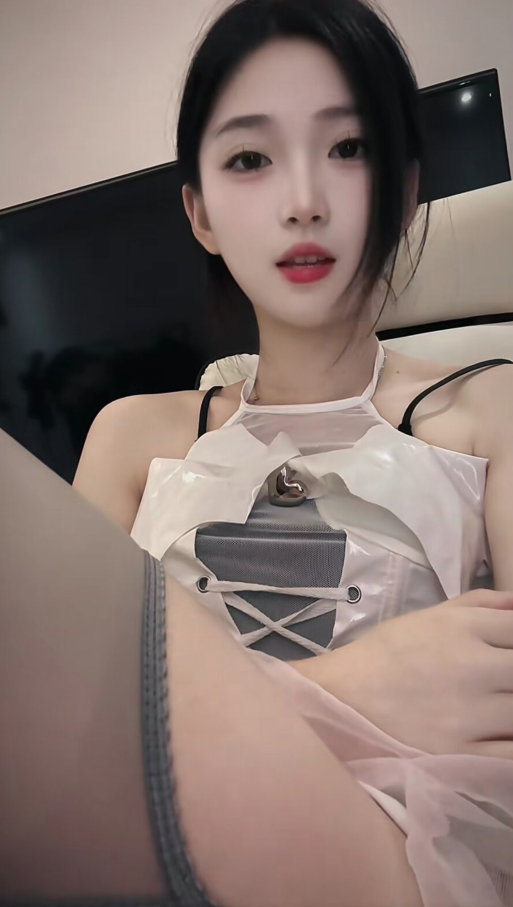 成都幺妹各种丝袜诱惑受不鸟