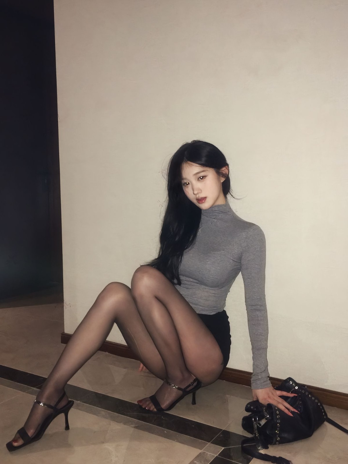 长腿嫩妹妹密穴有给舔值得拿出来共享