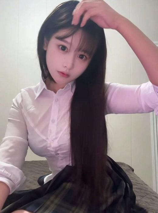 济南20岁出头的嫩货主动舌吻