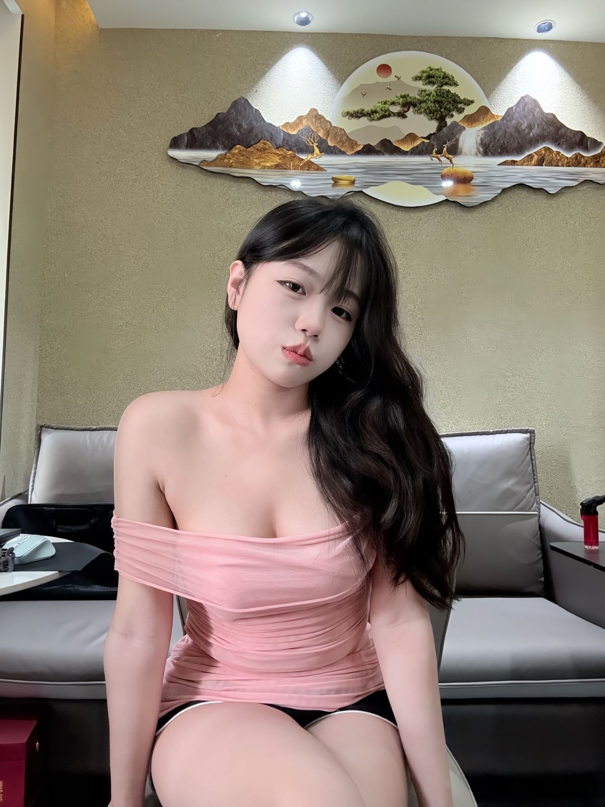 小骚妹身体非常敏感和水娃一样