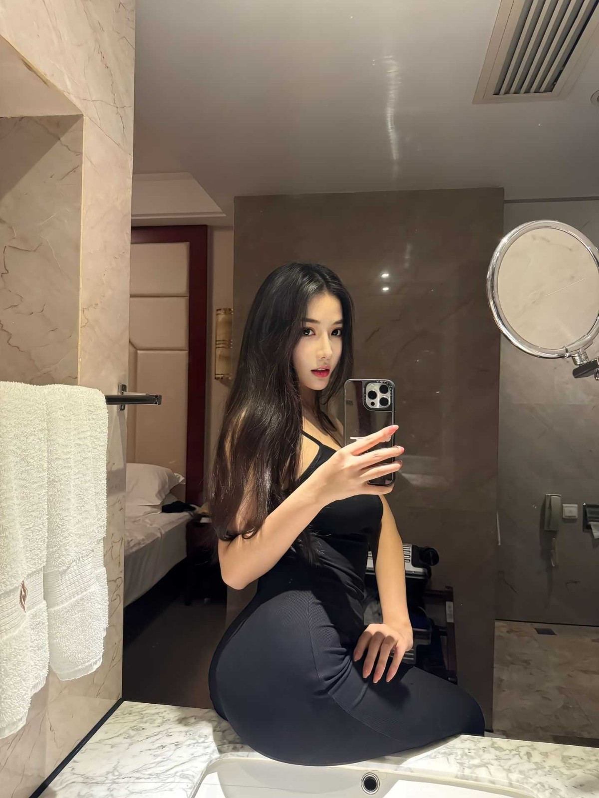 天山区大胸翘臀后入打桩最爽