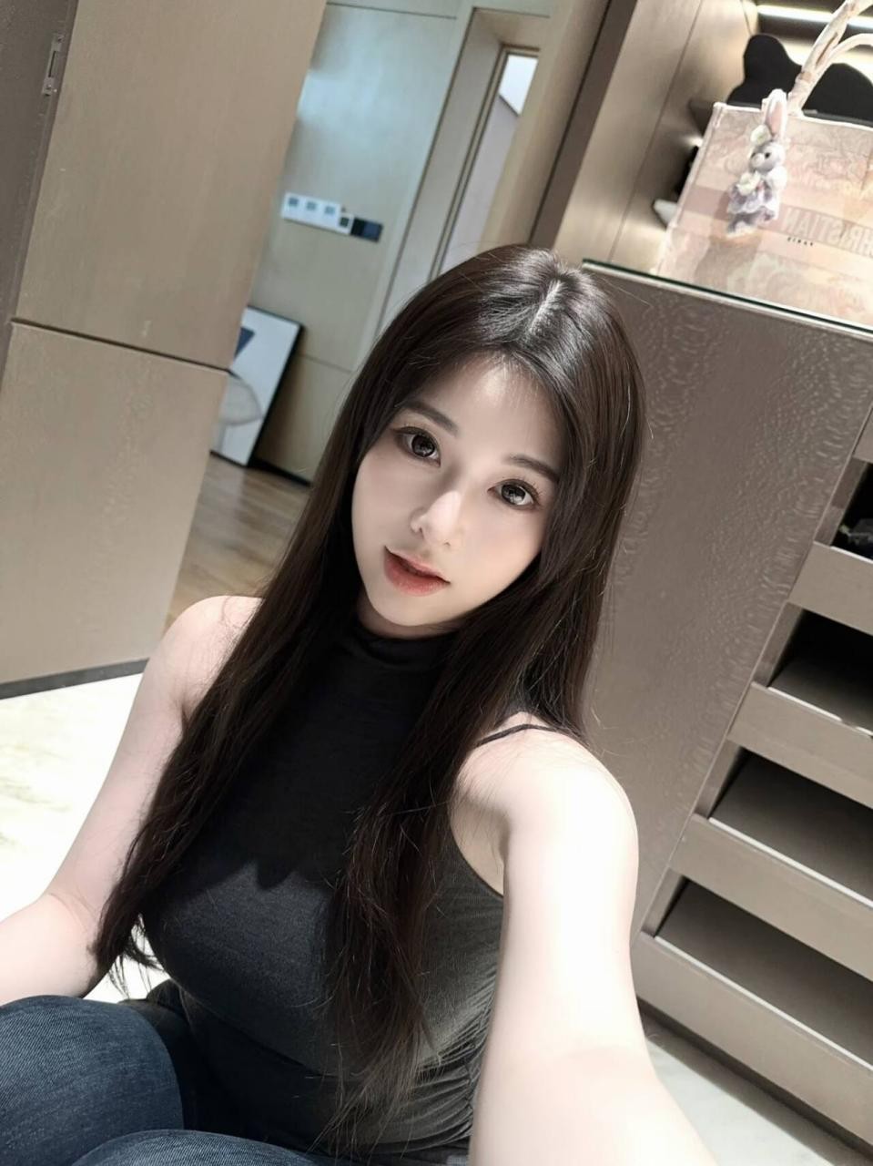 丰台胸大火辣妹子很撩人