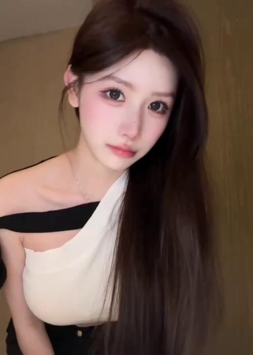 昆山肤白貌美，女友感十足