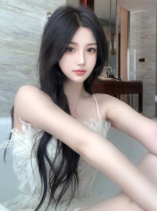 七里河妹子肤白水灵  水蜜桃一线天