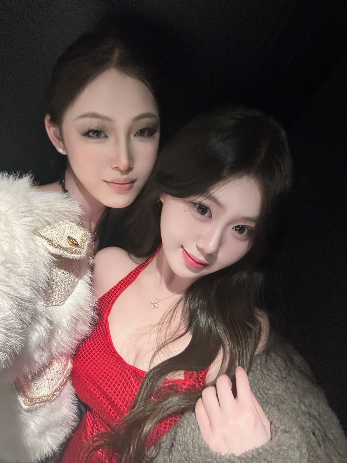 跨年炮贡献2枚嫩鸡玩双飞爽爆掉