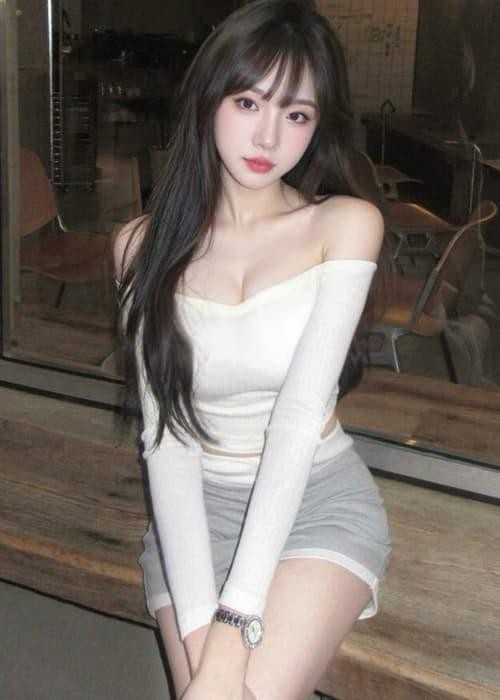 乌鲁真实颜值胯下玩物