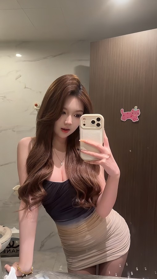 可爱骚妹穿开档丝袜服务