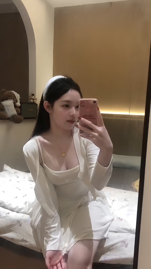 闷骚款大奶妹开大10张