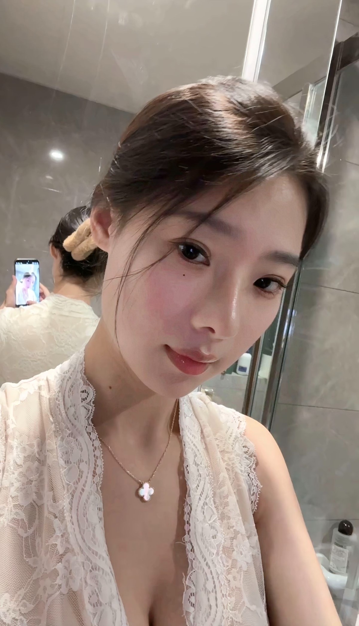 商场化妆品柜姐出来兼职