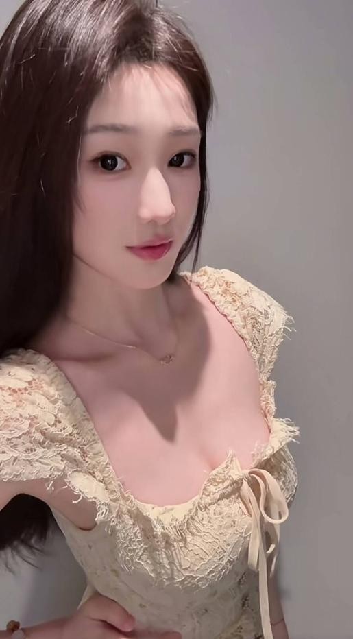 阴毛非常旺盛的小辣妹