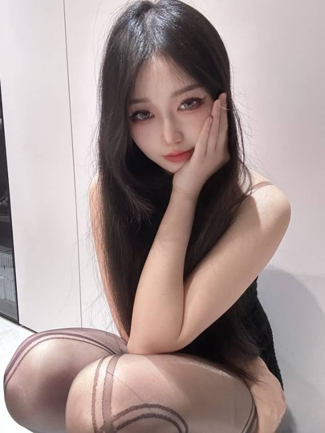 柜姐兼职齐腰长发下体紧致