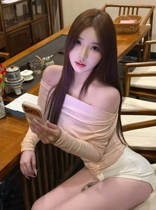 重庆这么极品的妞在我身下浪