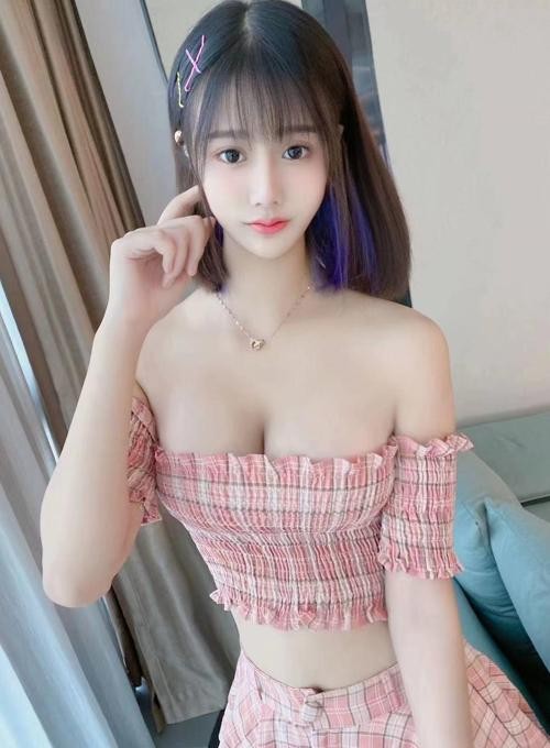 妹子两片嫩肉非常的鲜美