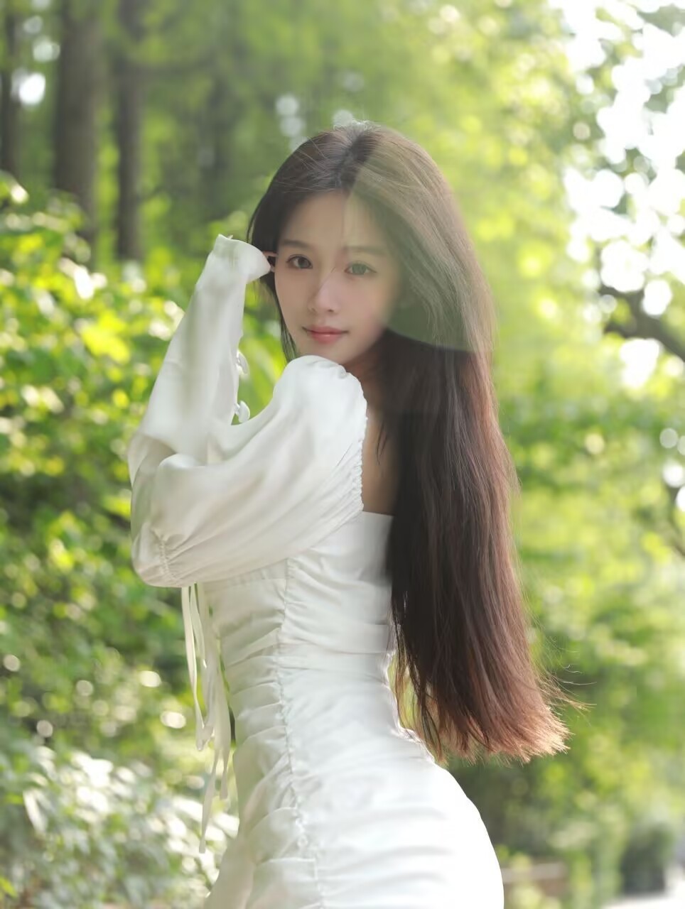 长相清纯甜美身材确凹凸有致手感很不错